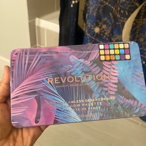 Revolution eyeshadow 🎨